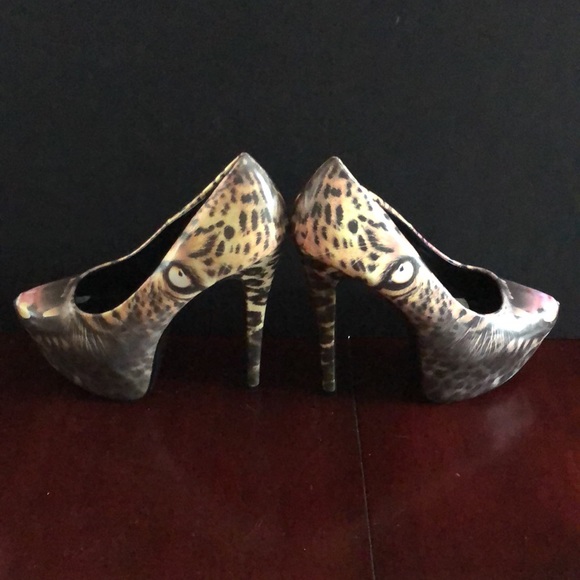 Iron Fist High Heels - Picture 3 of 6